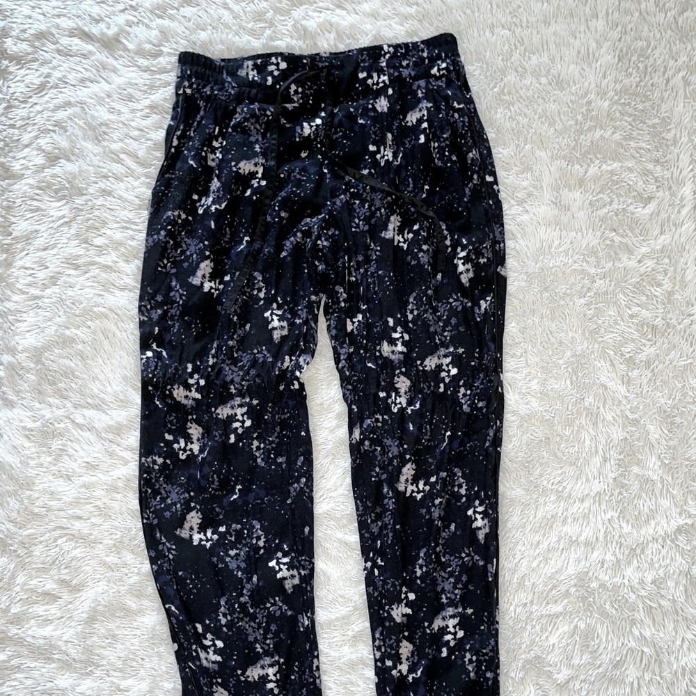 Aritizia Talula Joggers Size Small